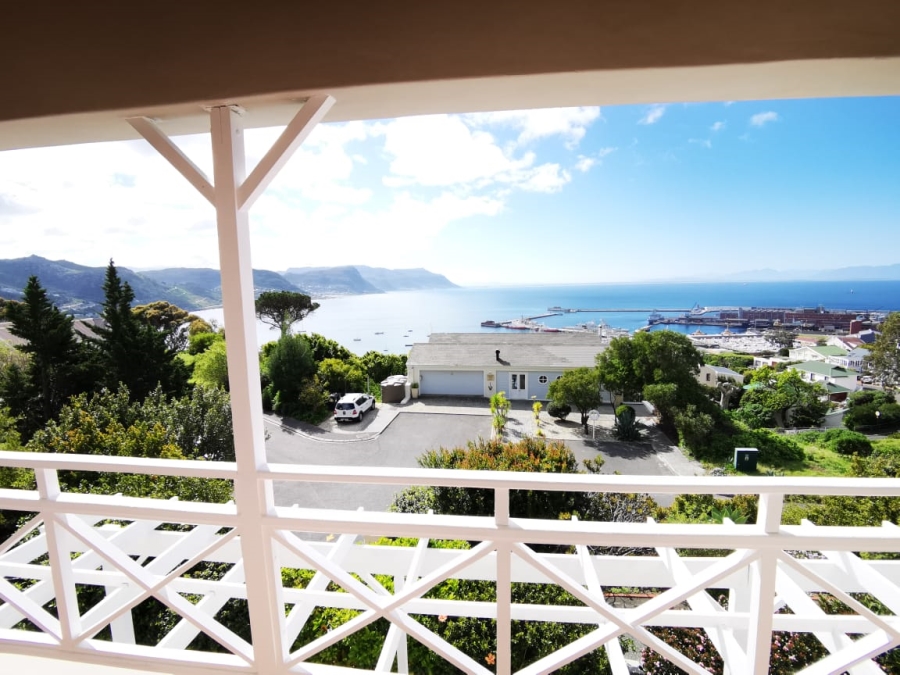 4 Bedroom Property for Sale in Simons Kloof Western Cape
